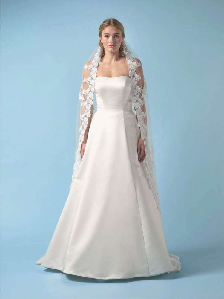 Poirier S439-150-SOFT Veil Embroidered Flowers - 150 cm main product photo