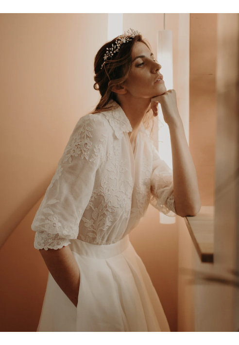 Lizeron Isabelle Tiara White ()