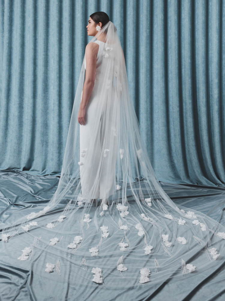 S75516-300-1 Veil with 3D flowers and pearls main product photo